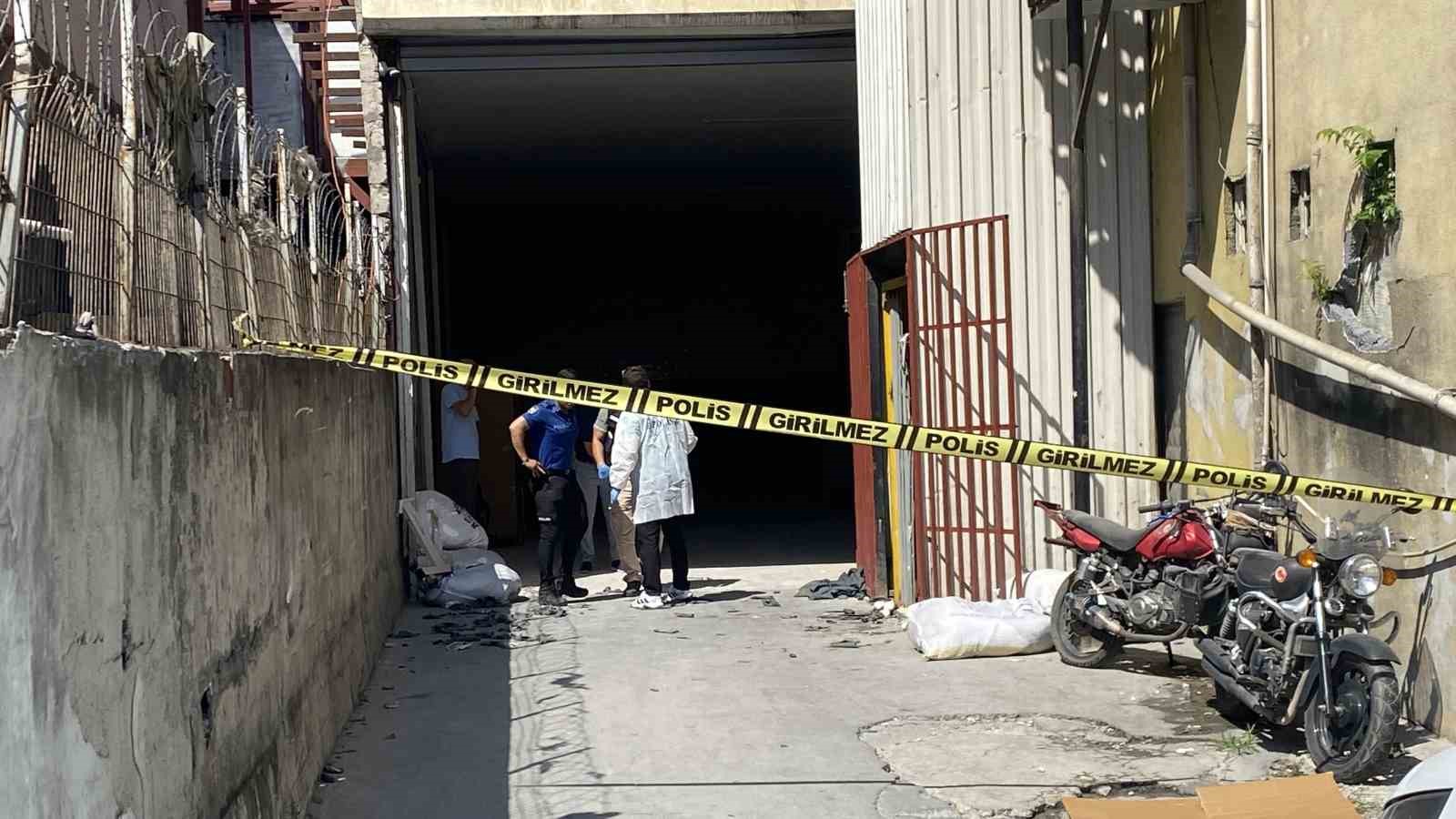 Gaziosmanpaşa&rsquo;da y&uuml;k asans&ouml;r&uuml; 4. kattan d&uuml;şt&uuml;: 1 ağır yaralı