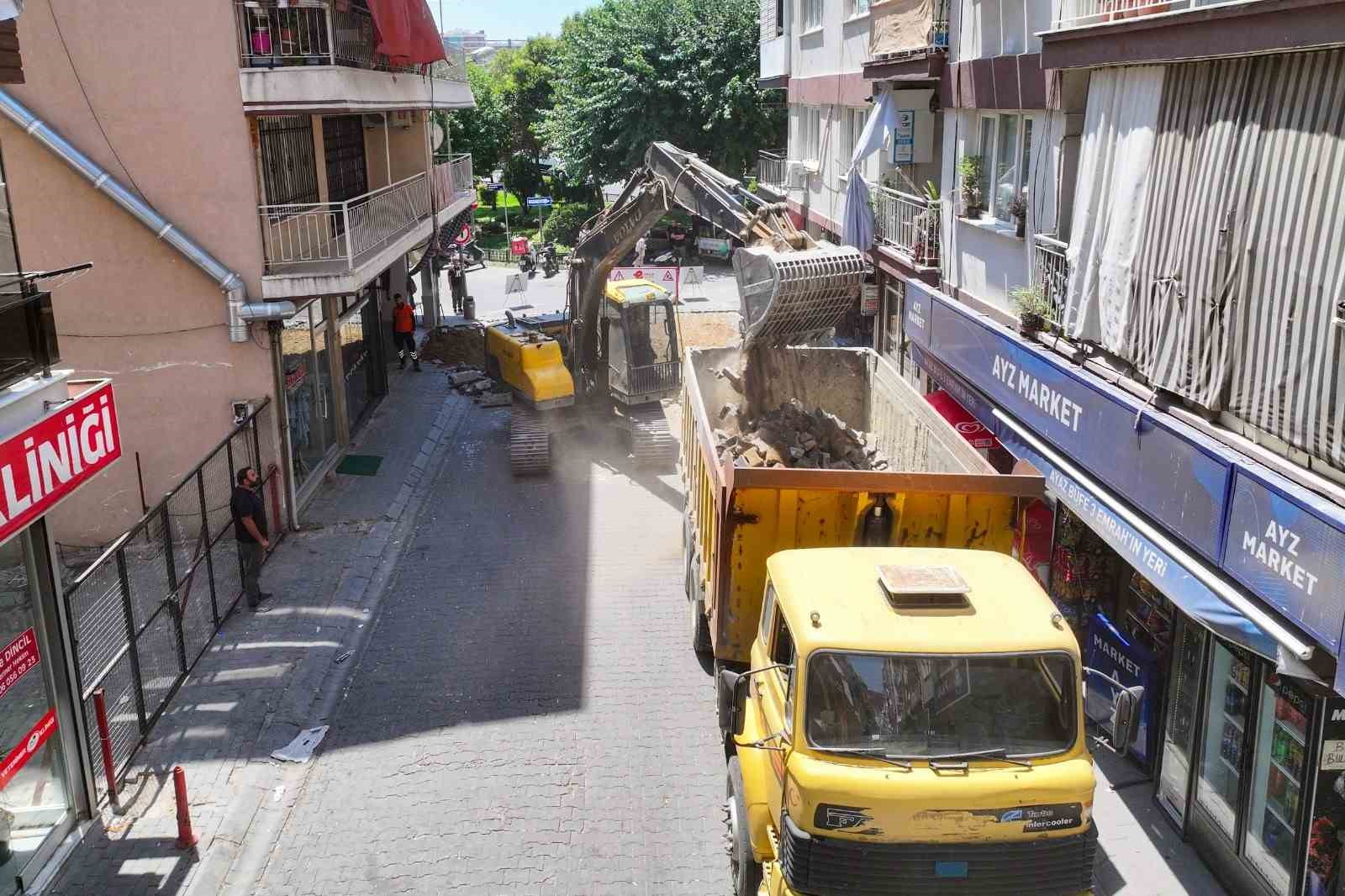 Efeler’de yol yenileme çalışmaları hız kesmiyor