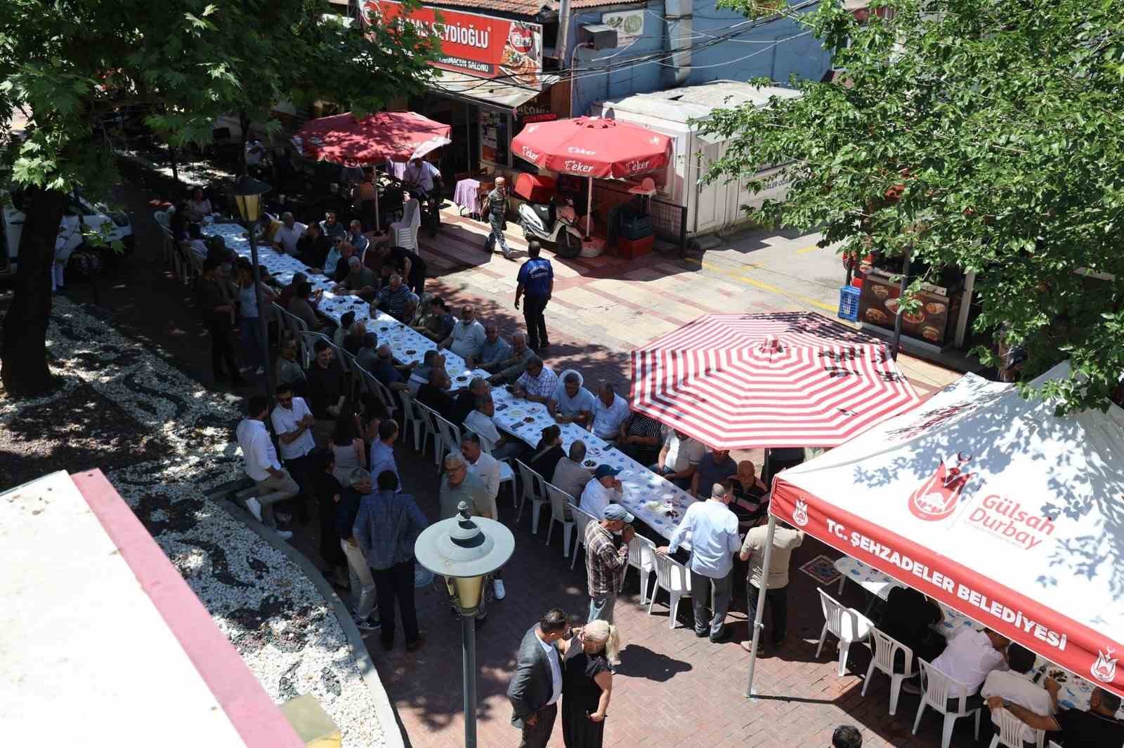 Başkan Şimşek, annesi için düzenlediği hayır programında taziyeleri kabul etti
