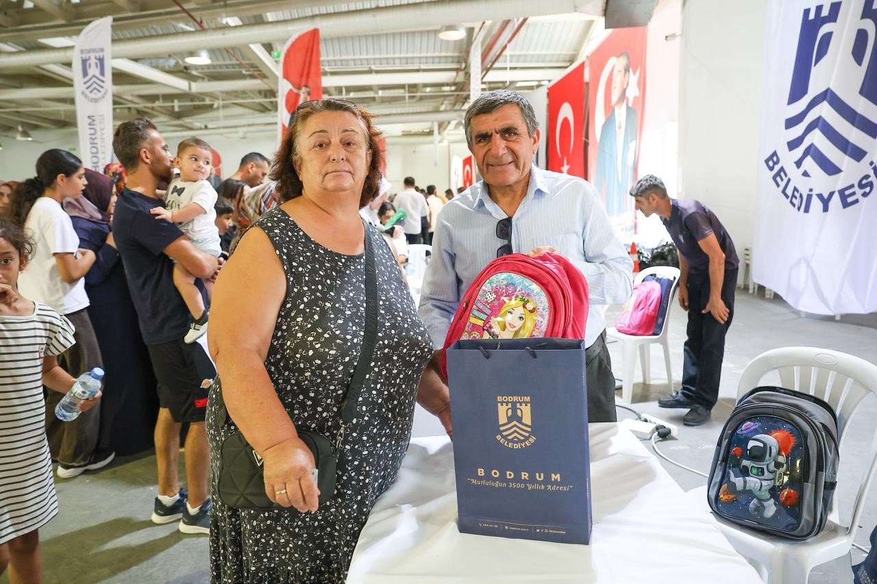Bodrum Belediyesinden 1250 &ouml;ğrenciye kırtasiye ve burs desteği