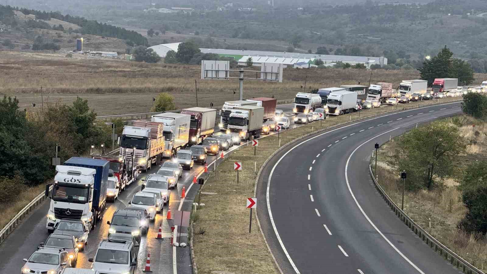 Kemikli rampalarındaki yol &ccedil;alışması trafiği tek y&ouml;nl&uuml; durma noktasına getirdi
