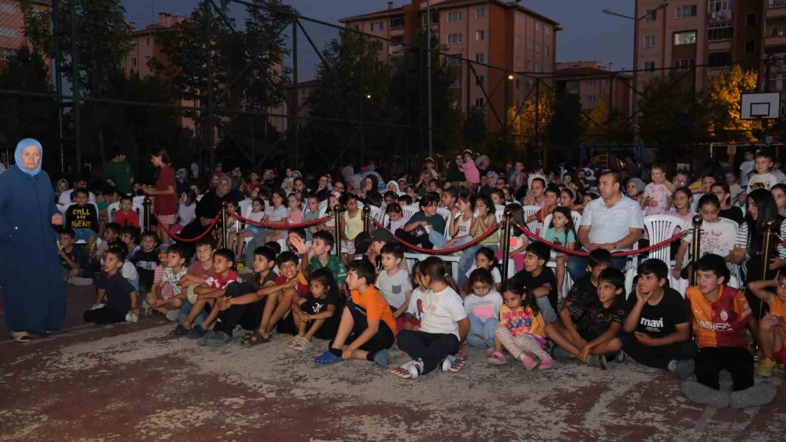 Karagöz’ün Salıncağı ilk gösteriminde çocuklar ve aileler buluştu
