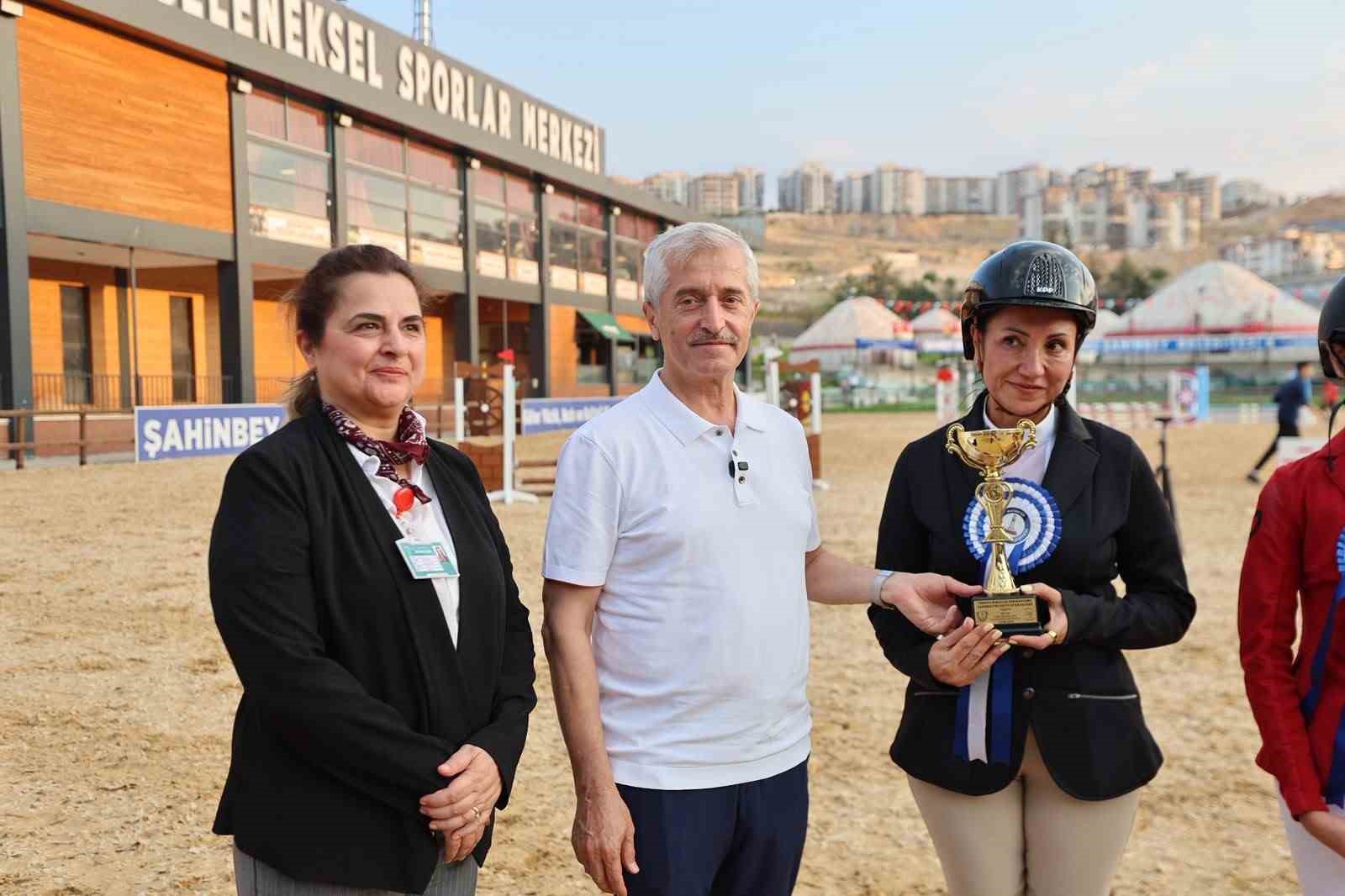 Şahinbey&rsquo;de engel atlama heyecanı