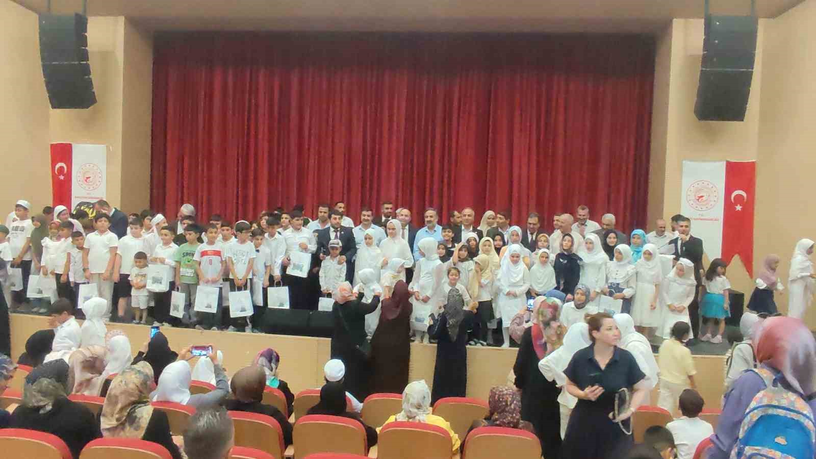 Erciş&rsquo;te yaz Kur&rsquo;an kursu kapanış programı d&uuml;zenlendi