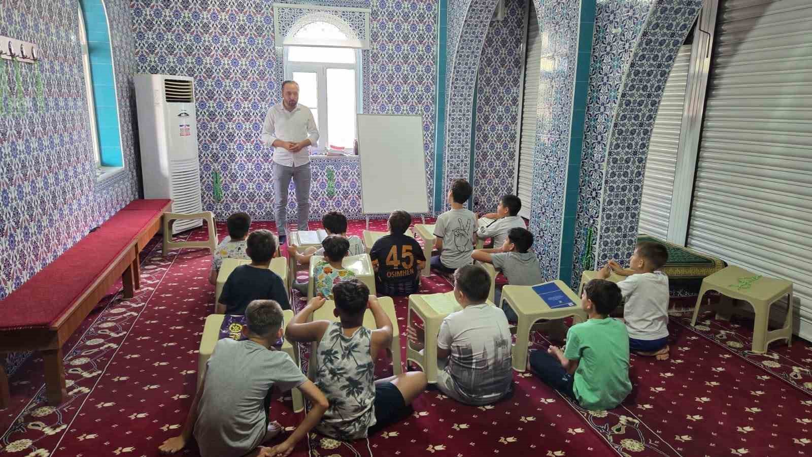 Kuyucak&rsquo;ta Yaz Kur&rsquo;an Kursu &ouml;ğrencilerine rehberlik seminerleri