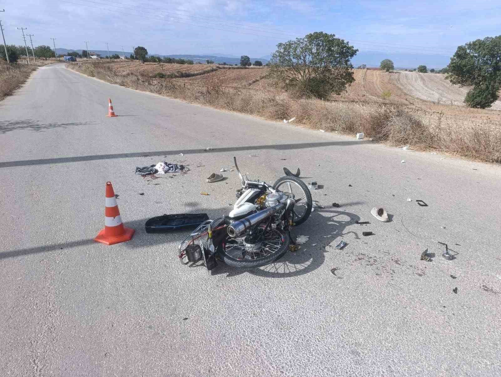 Bilecik&rsquo;te hafifi ticari ara&ccedil; ile motosiklet &ccedil;arpıştı, 1 kişi yaralandı