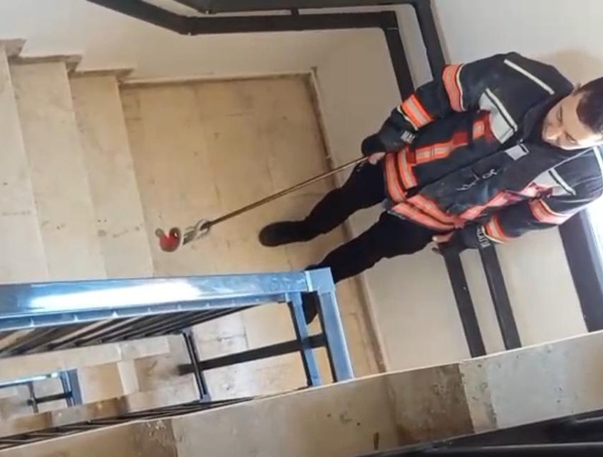 Apartmana giren yılan paniğe neden oldu
