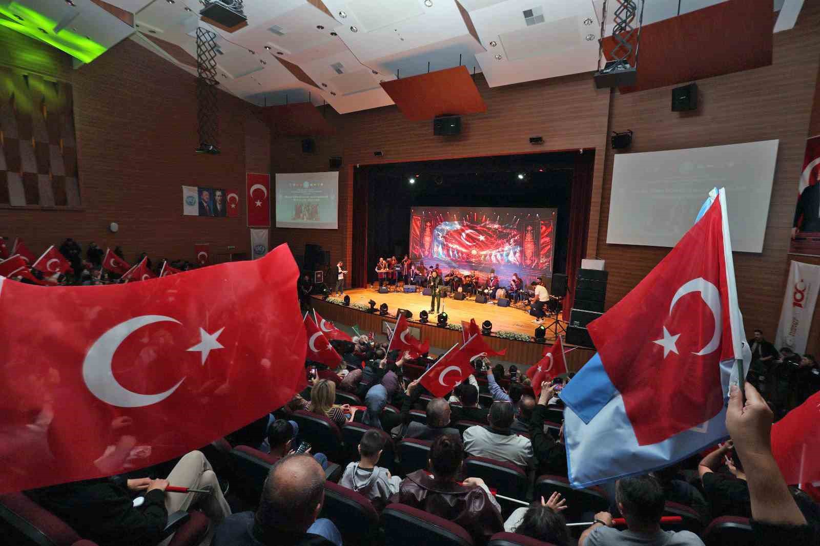 Türk Dünyası gösterisi büyüledi