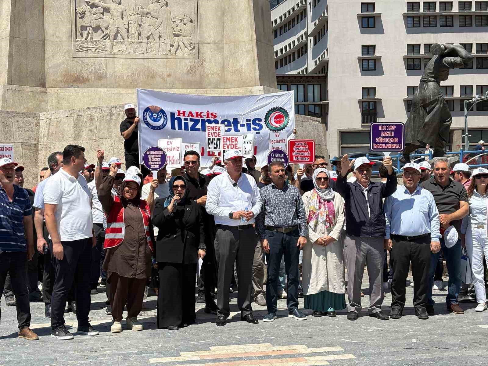 HAK-İŞ&rsquo;ten ev iş&ccedil;ileri i&ccedil;in &ccedil;ağrı: "Ev işi de iştir, ev iş&ccedil;isi de iş&ccedil;idir"