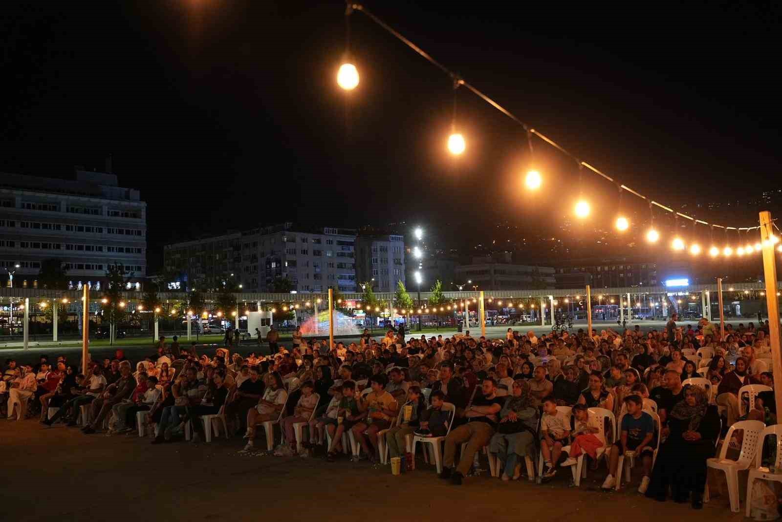 Kocaeli&rsquo;de yaz akşamları m&uuml;zik ve sinema r&uuml;zgarıyla renklendi