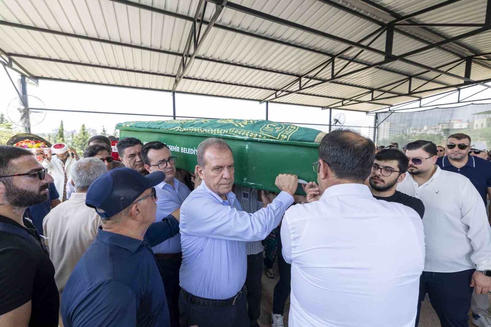 Gazeteci Duygu Öksüz Canova son yolculuğuna uğurlandı