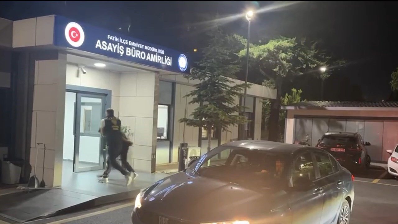 Fatih’te kamufle olup iş yerine kurşun yağdırdı, o anlar kamerada