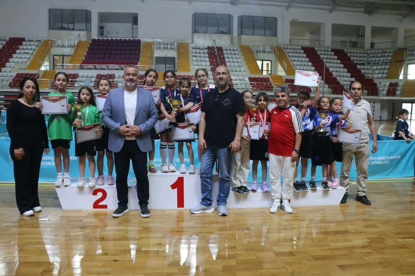 Sivas’ta masa tenisi rüzgarı