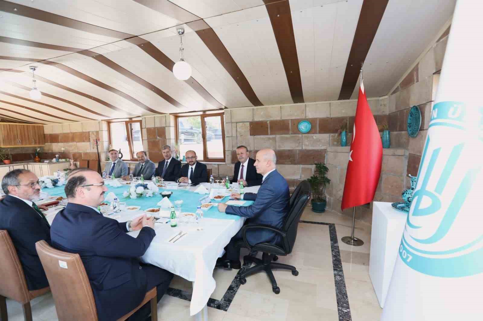 YÖK Başkanı Özvar, bölge üniversiteleri rektörleriyle Ahlat’ta bir araya geldi