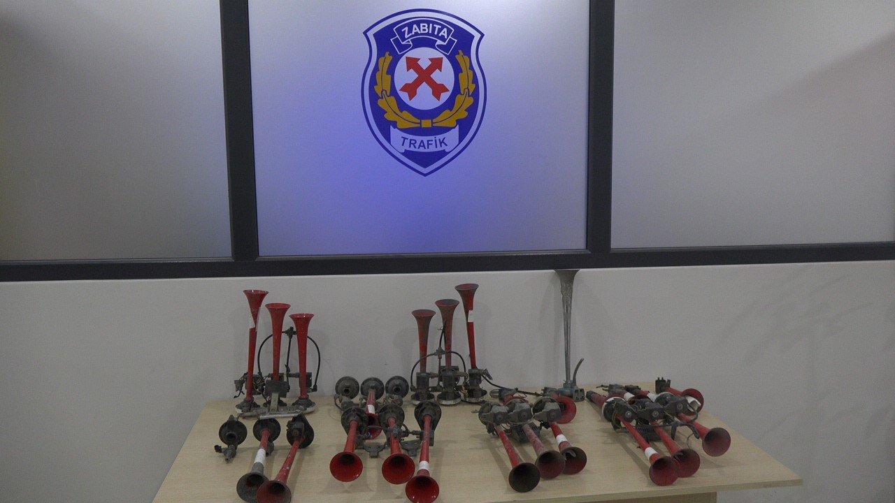 Şanlıurfa’da havalı kornalar silindir ile imha edildi
