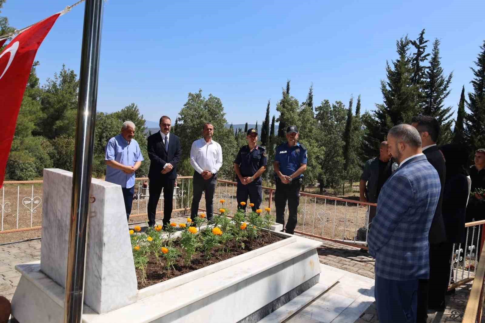 Şehit Jandarma Uzman &Ccedil;avuş Ceylan kabri başında anıldı