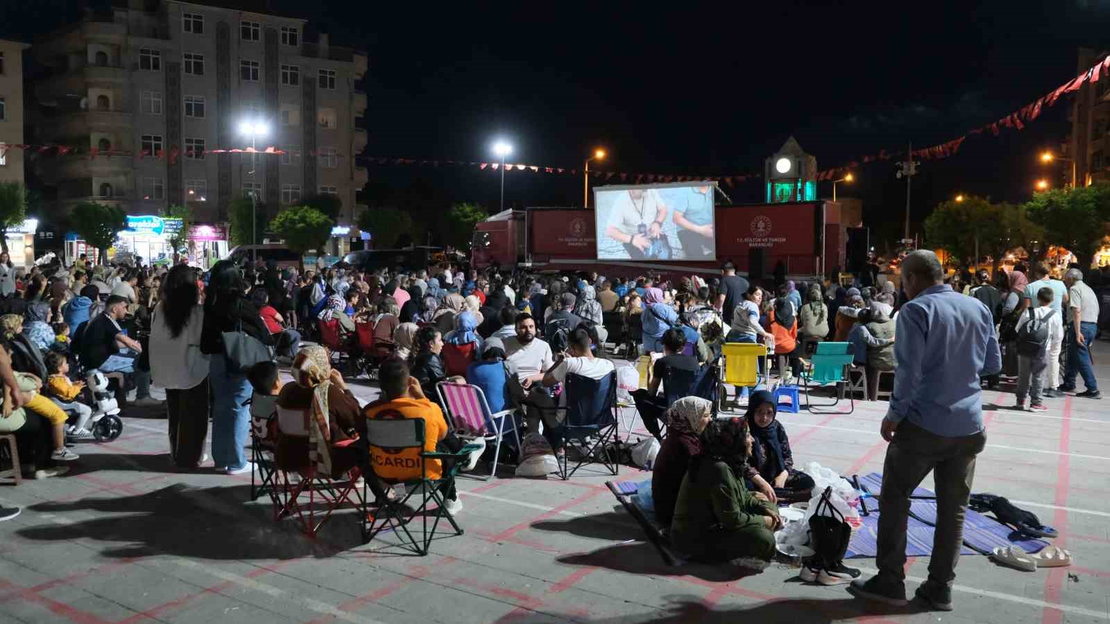 Gezen sinema tırı, Karamanlılarla buluştu