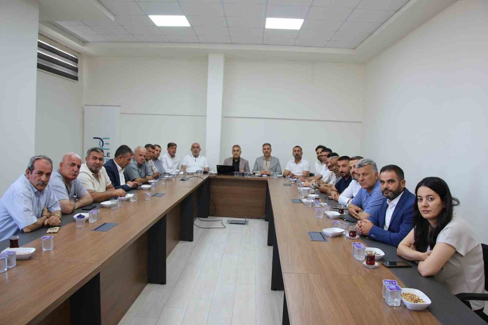 Mardinli muhtarlar Dicle Elektrik’in yatırımlarını memnuniyetle karşıladı