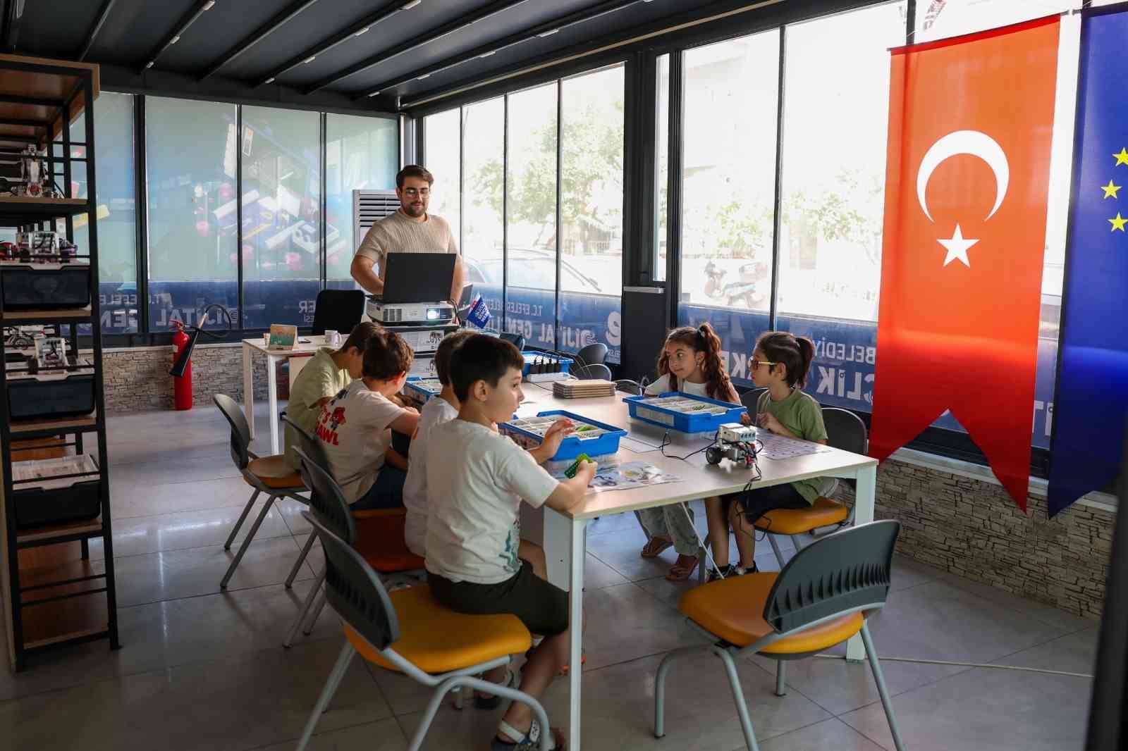Efeler’de geleceğin yazılımcıları yetişiyor
