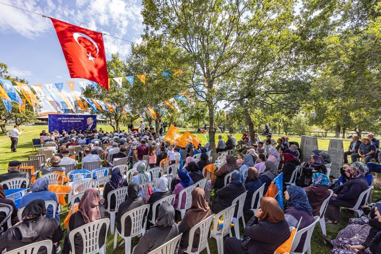 AK Parti Konya İl Başkanı Özgökçen: "Sahada dinliyor, ihtiyaçları yerinde tespit ediyoruz"
