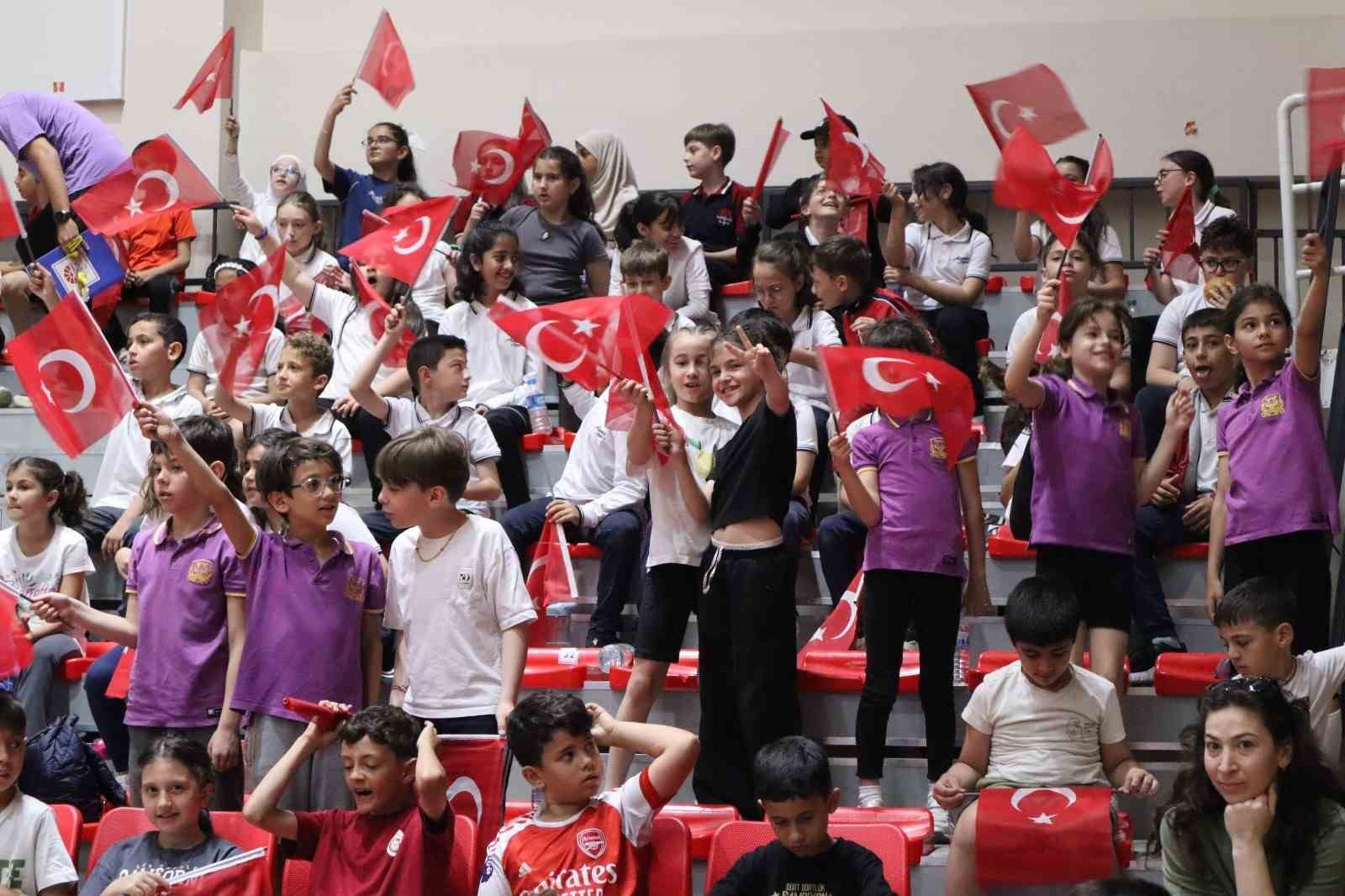 Yalova &Ccedil;ocuk Oyunları Şenliği renkli g&ouml;r&uuml;nt&uuml;lere sahne oldu