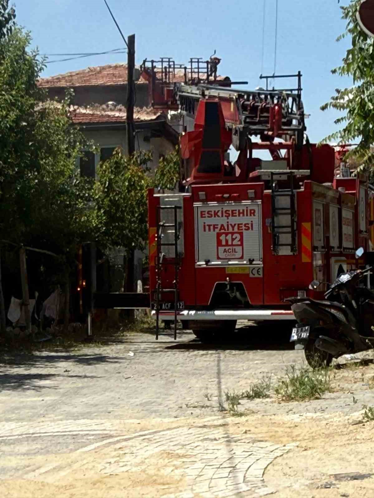 &Ccedil;ocuğun oynadığı ateş evi yaktı