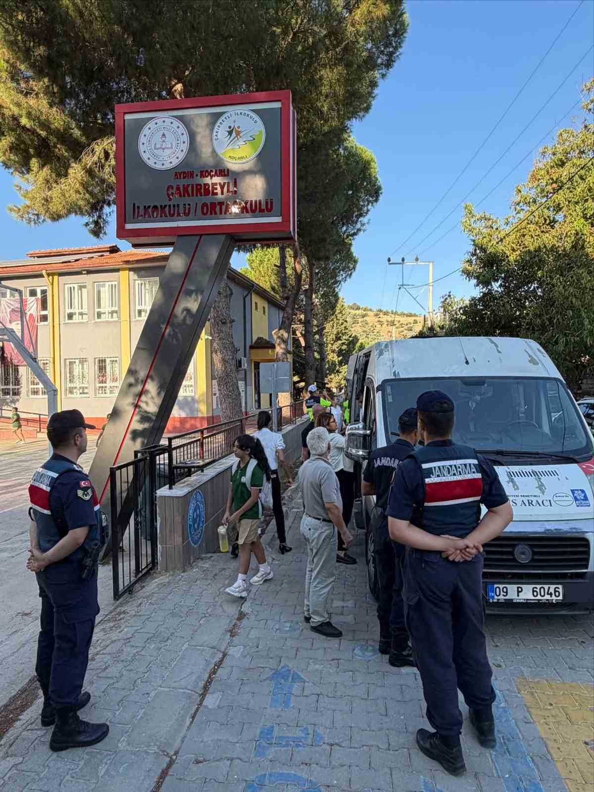 Ko&ccedil;arlı&rsquo;da &ouml;ğrencilerin g&uuml;venliği i&ccedil;in okul &ccedil;evrelerinde &ouml;nlem