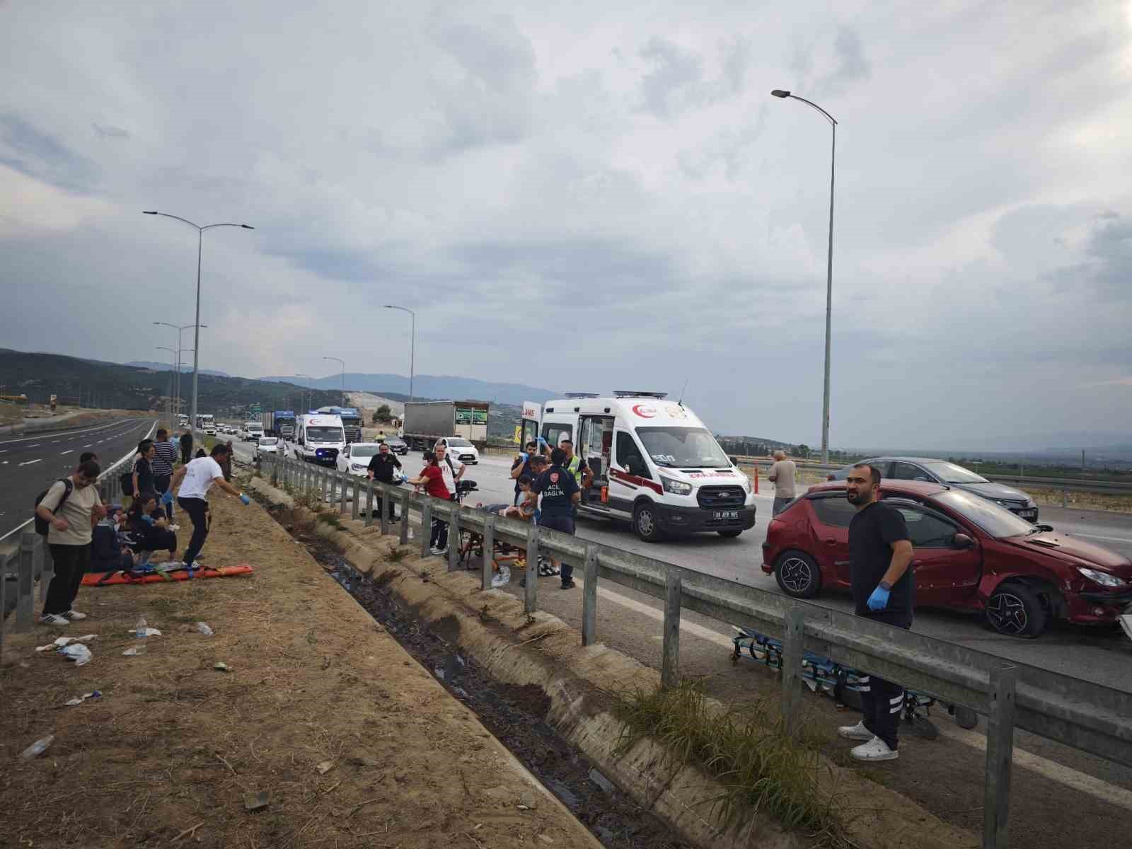 Aydın-Denizli otoyolunda feci kaza: 1&rsquo;i ağır 20 yaralı