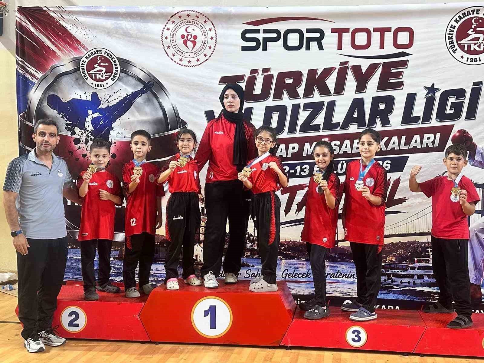 K&ouml;rfezli karateciler k&uuml;rs&uuml;ye ambargo koydu