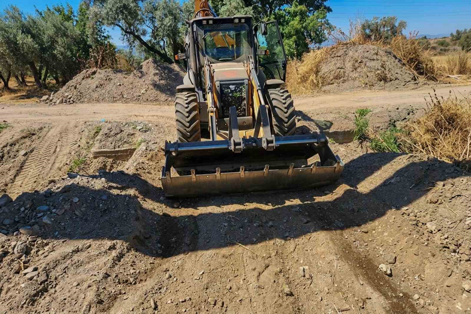 Efeler Belediyesi, tarım yollarını bakıma aldı