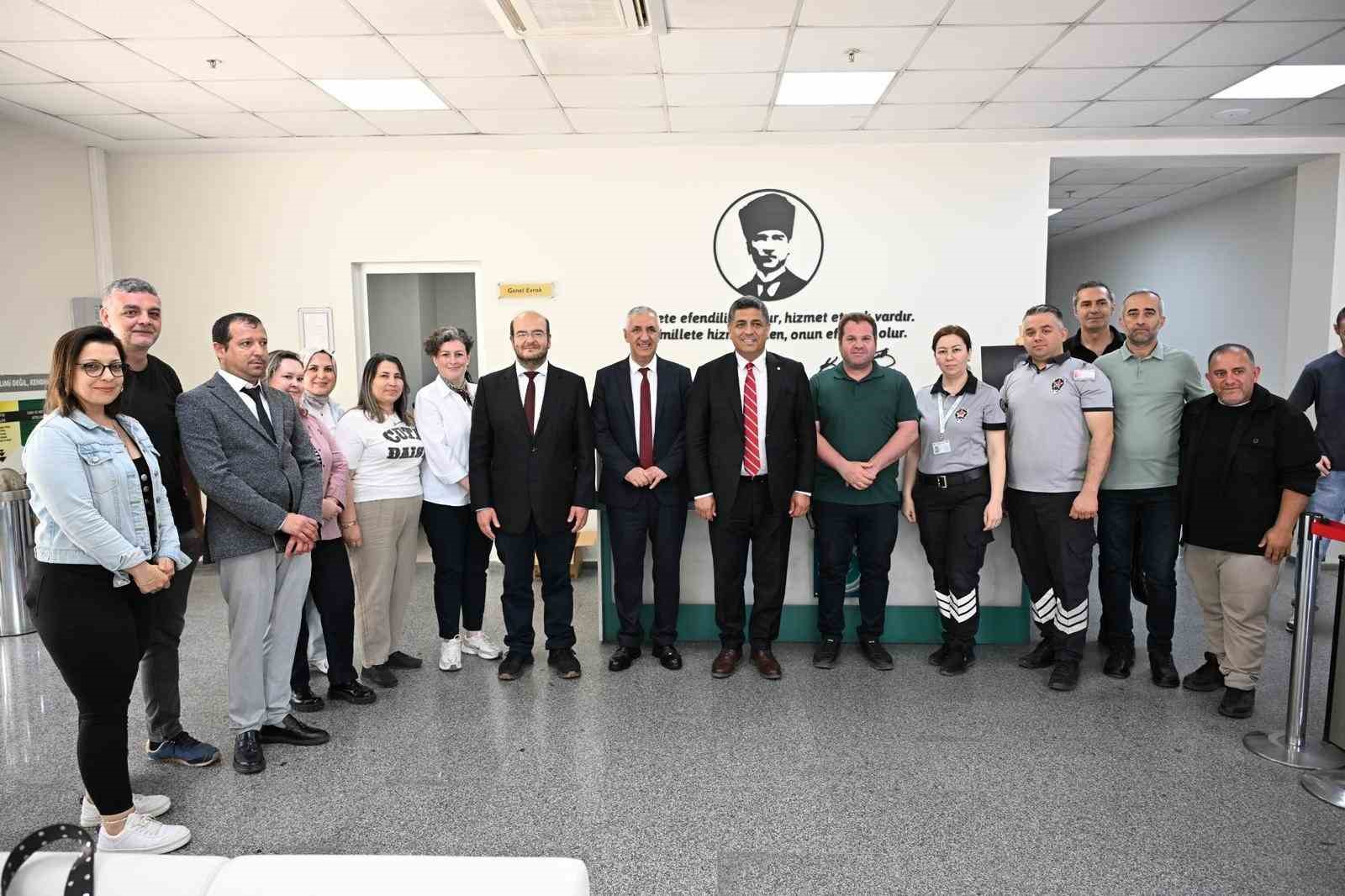 Manisa Büyükşehir yönetimi personelle bayramlaştı