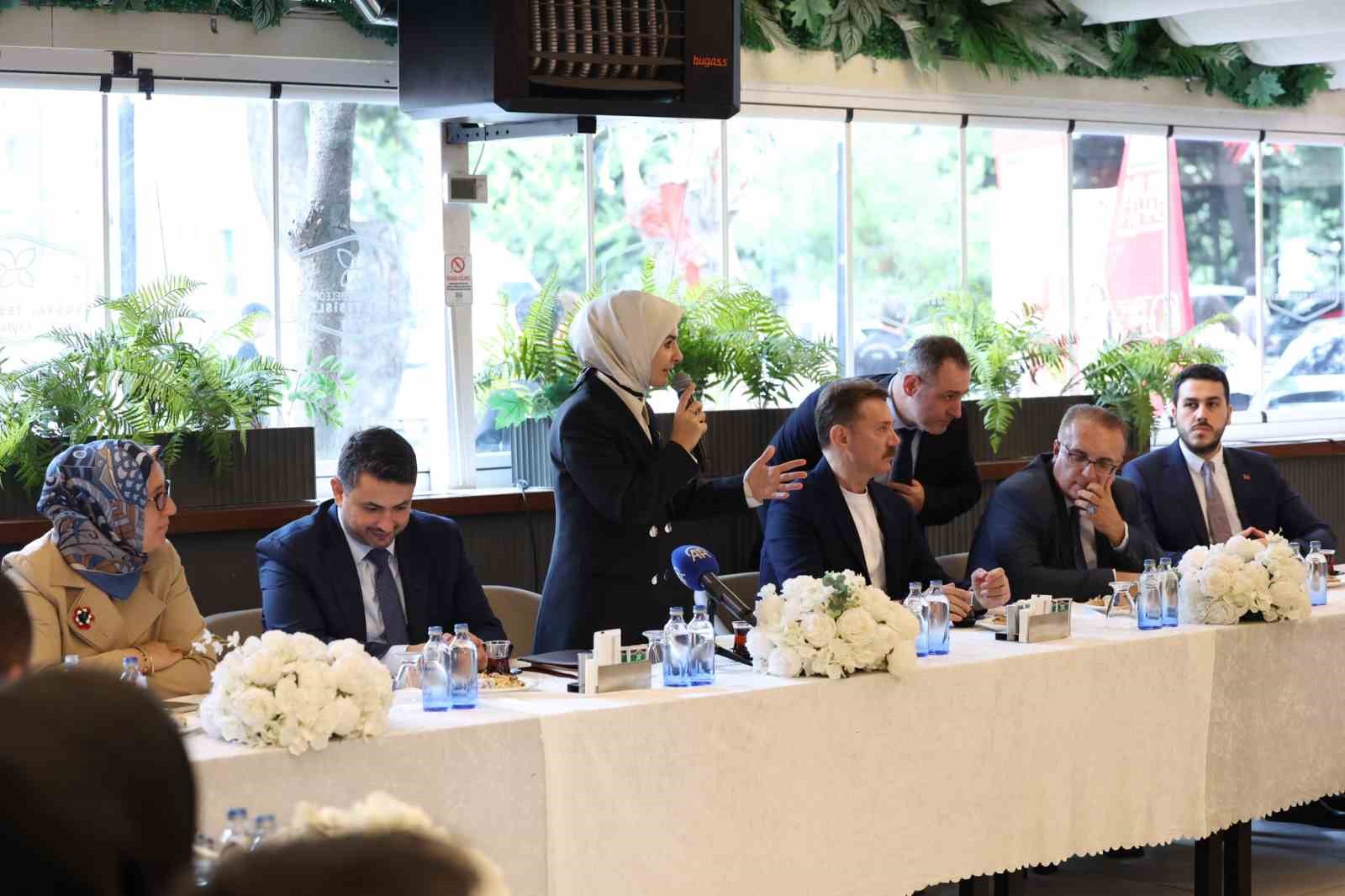 Bakan G&ouml;ktaş&rsquo;tan muhtarlara: "İhtiya&ccedil; sahibi vatandaşları vakıflara, kaymakamlığa y&ouml;nlendirin"