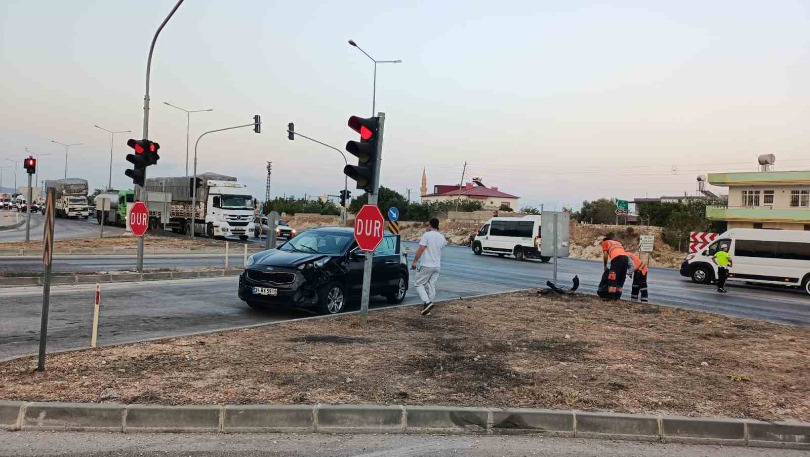 Silifke’de zincirleme kaza: 1’i polis 2 kişi yaralandı