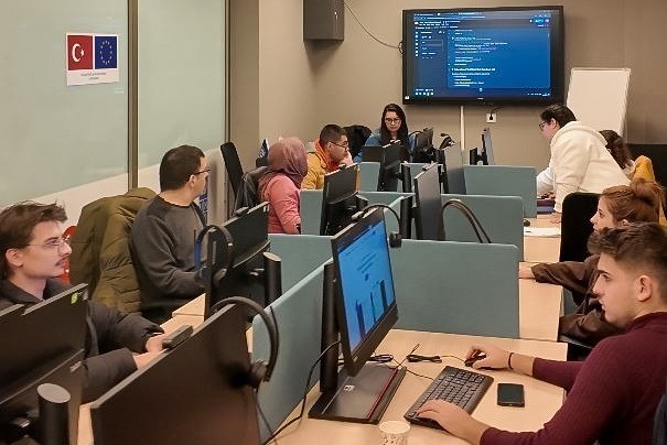 Efeler Belediyesi’nden her yaşa ücretsiz eğitim ve sosyal destek