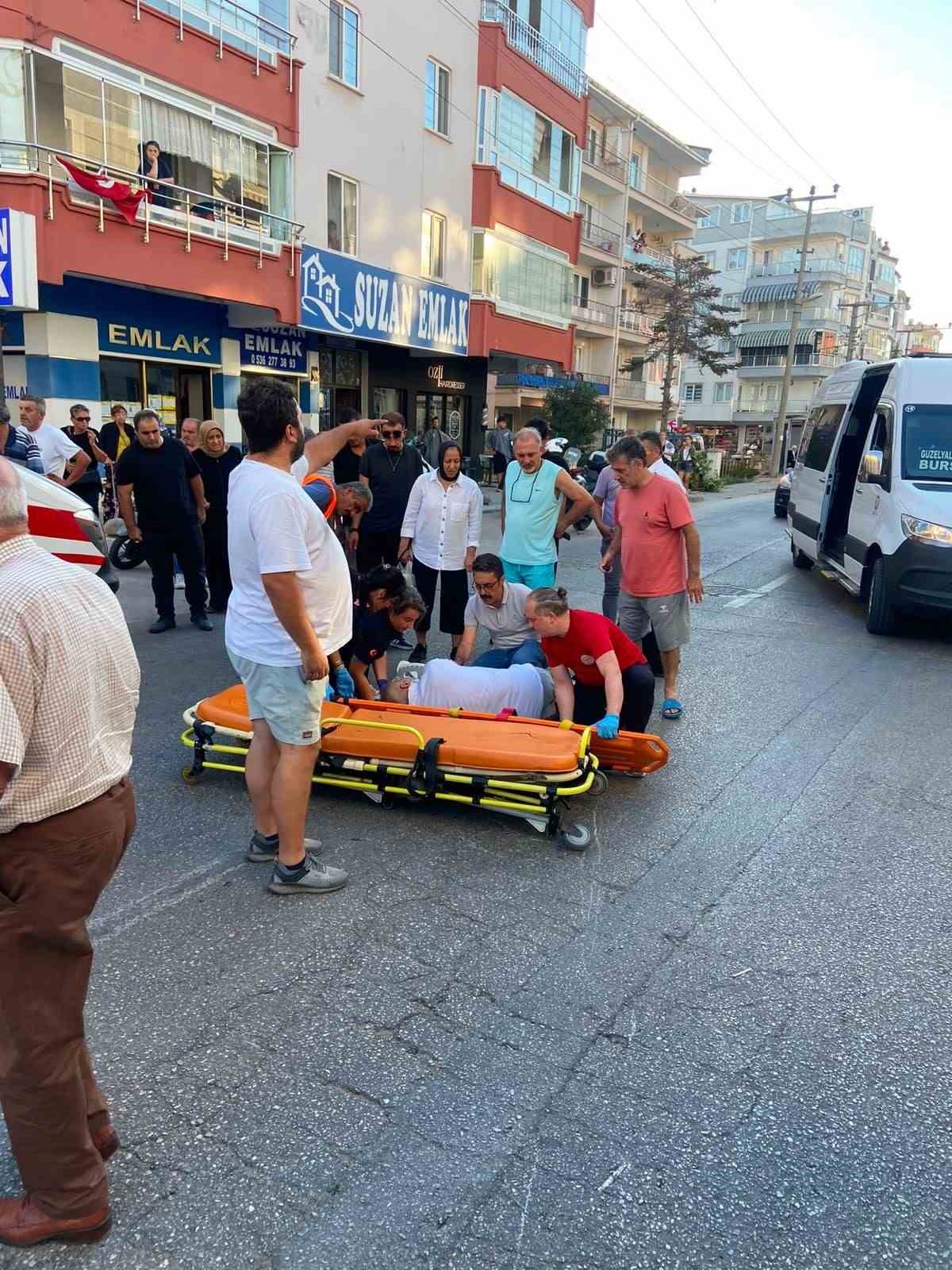 Mudanya’da motosiklet yayaya çarptı: 2 yaralı