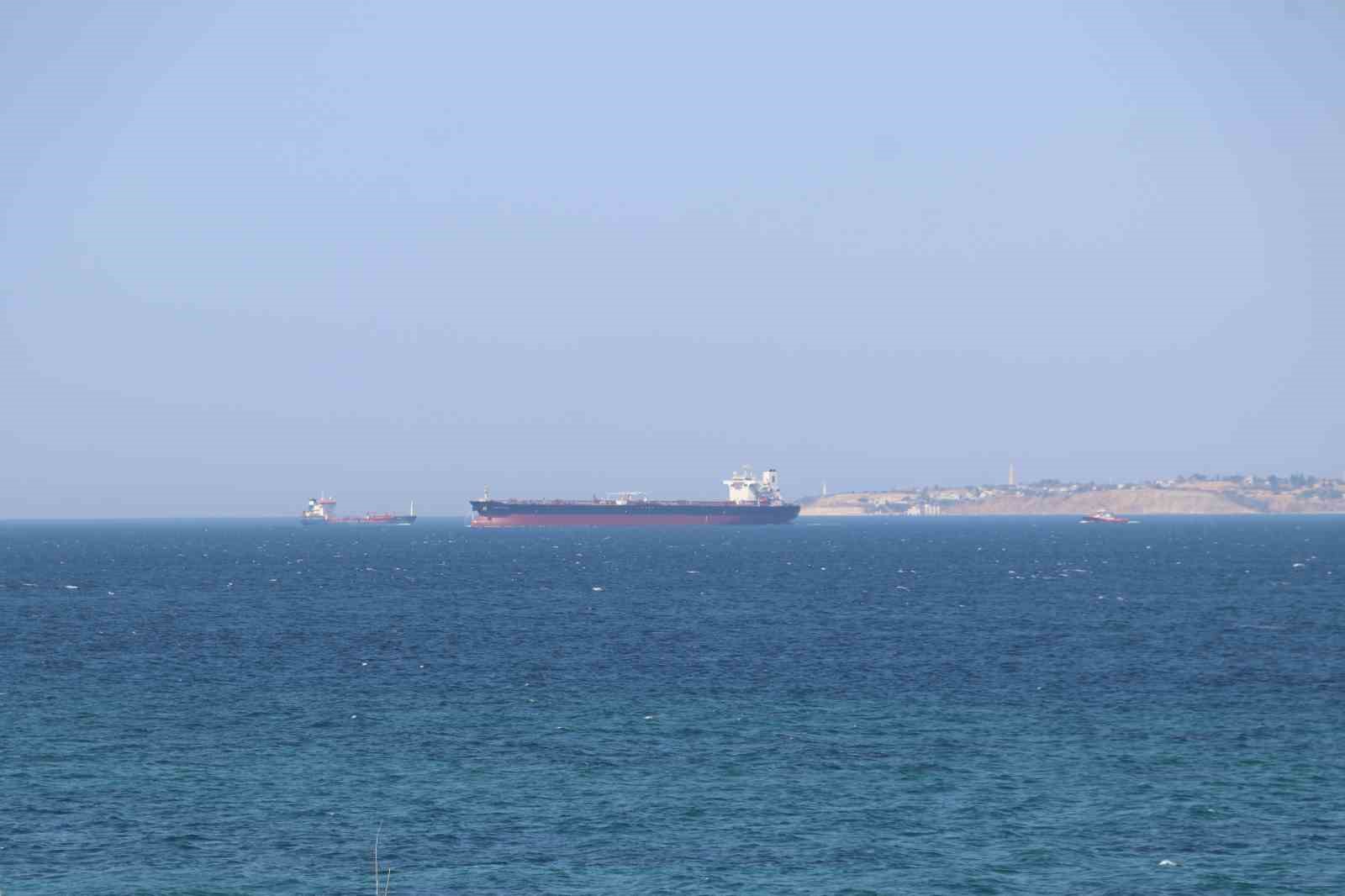 Boş ham petrol tankeri &Ccedil;anakkale &ouml;nlerinde d&uuml;men arızası yaptı