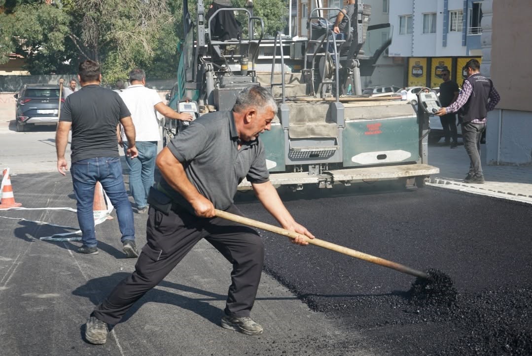 Yeşilyurt&rsquo;ta ulaşım yatırımları hız kesmeden s&uuml;r&uuml;yor