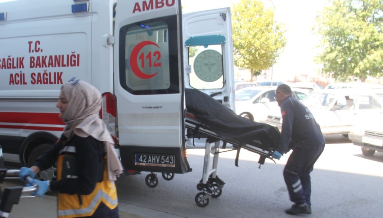 İki otomobil kavşakta çarpıştı: 7 yaralı