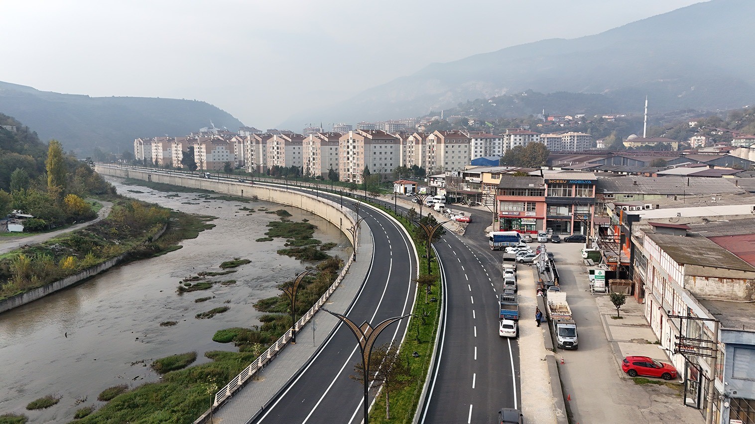 Karab&uuml;k&rsquo;te 2 yılda b&uuml;y&uuml;k d&ouml;n&uuml;ş&uuml;m: 145 bin ton asfalt serildi
