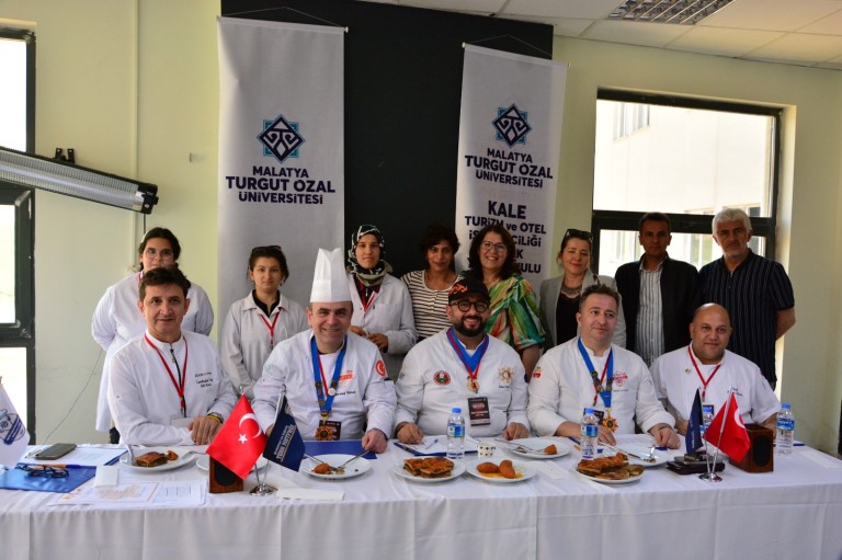 MT&Uuml;&rsquo;de T&uuml;rk mutfağının kuşakları buluşturan lezzetleri yarıştı