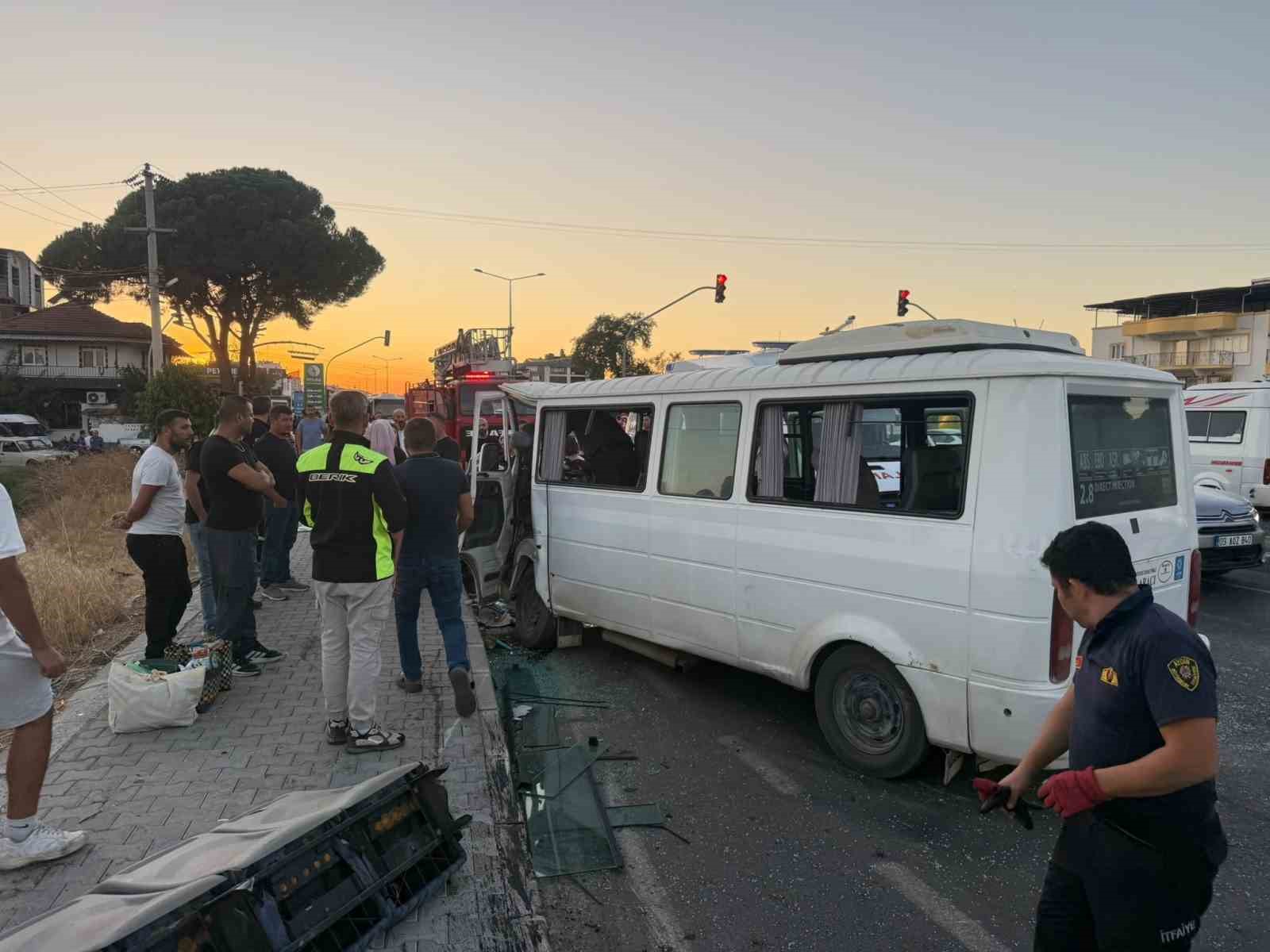 Aydın&rsquo;da trafik kazası: 10 yaralı