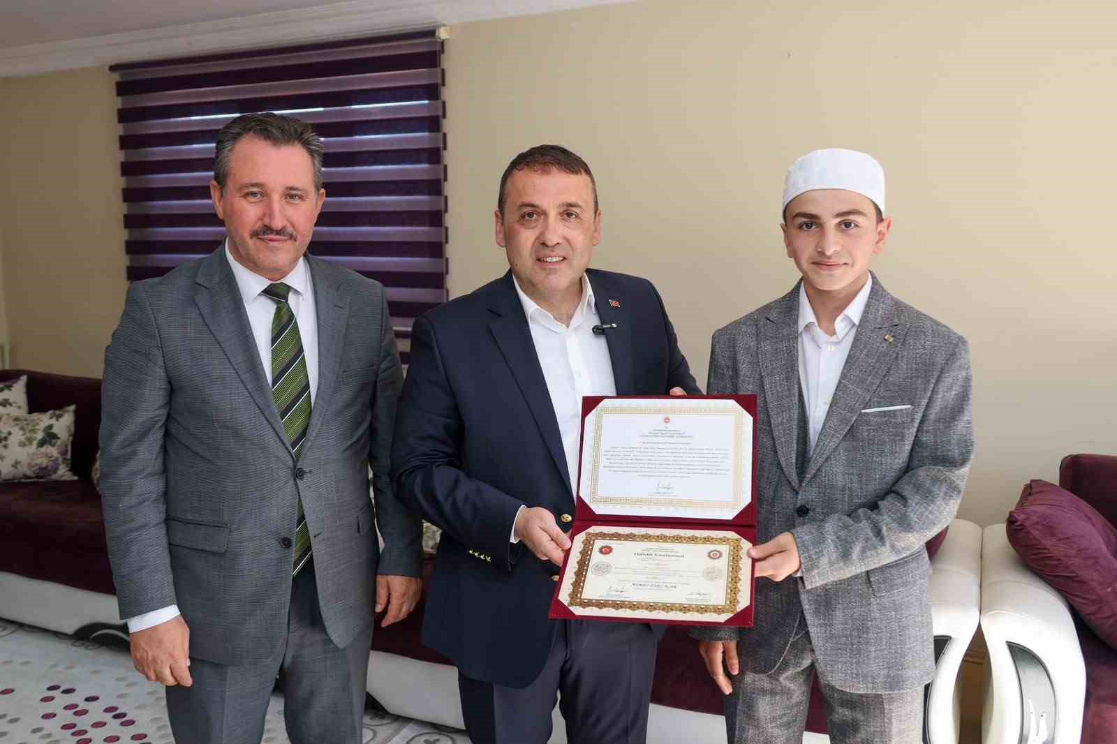 Vali Sözer hafız adaylarıyla bir araya geldi