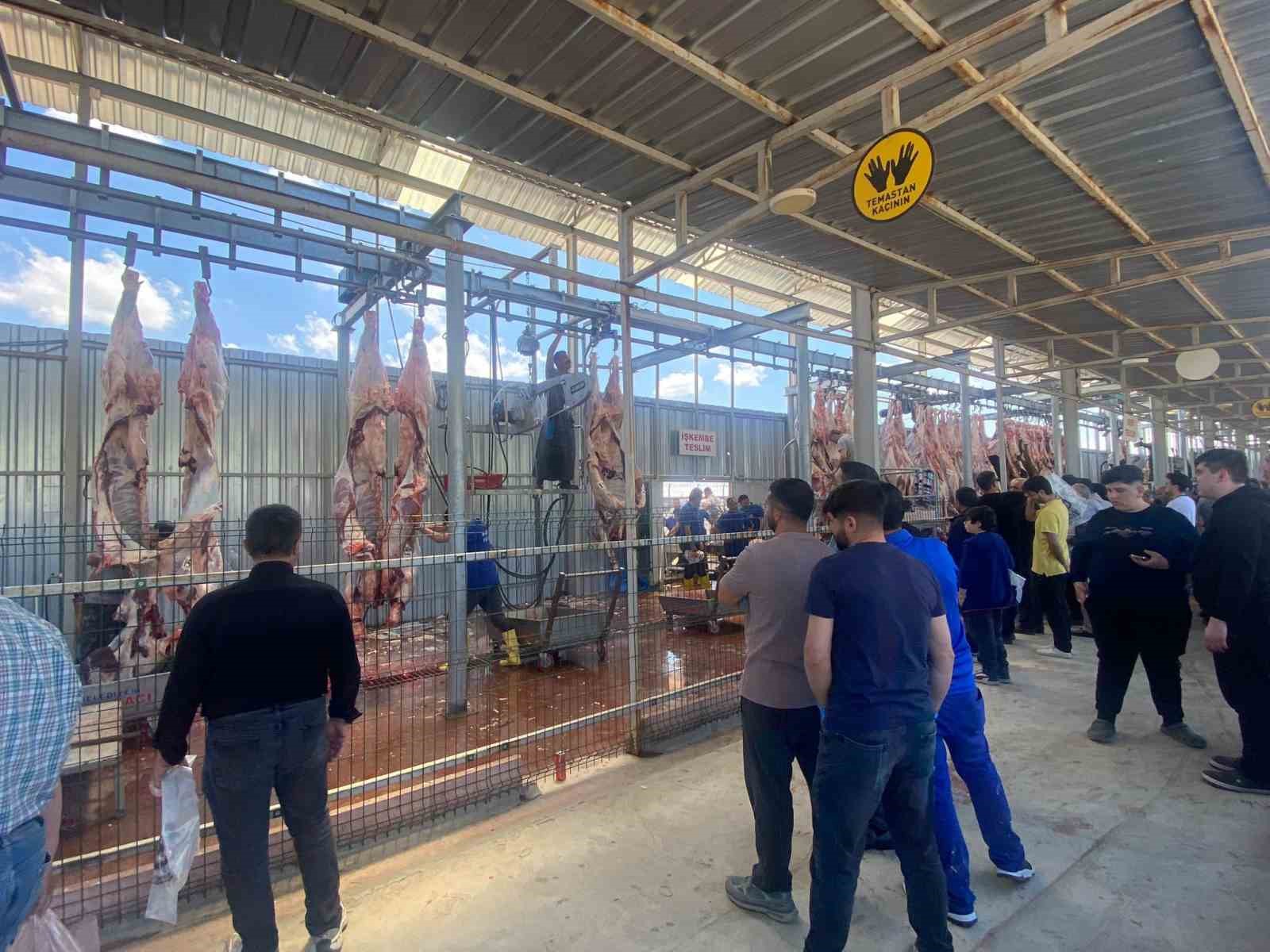 Pursaklar Belediyesi’nden kurban kesim alanında vatandaşlara konforlu hizmet