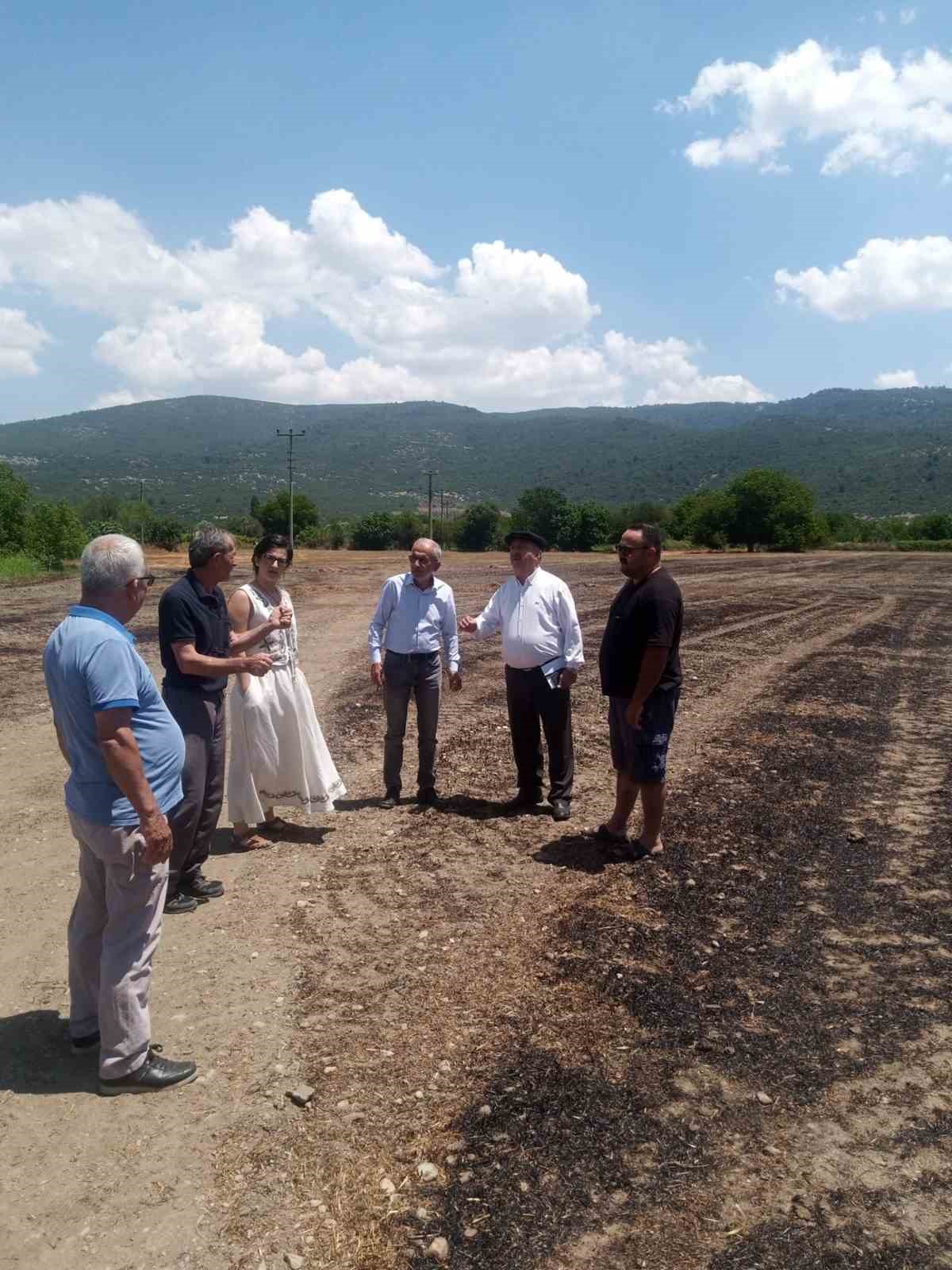 Baştuğ Yelişyurt&rsquo;ta 14 ton saman balyası yanan &uuml;reticiyi ziyaret etti