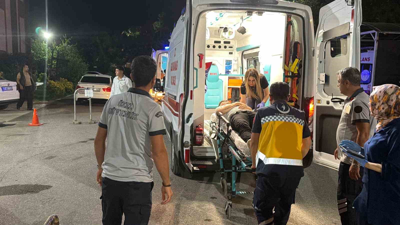 Kahta ilçesinde bıçaklı kavga: 1 yaralı