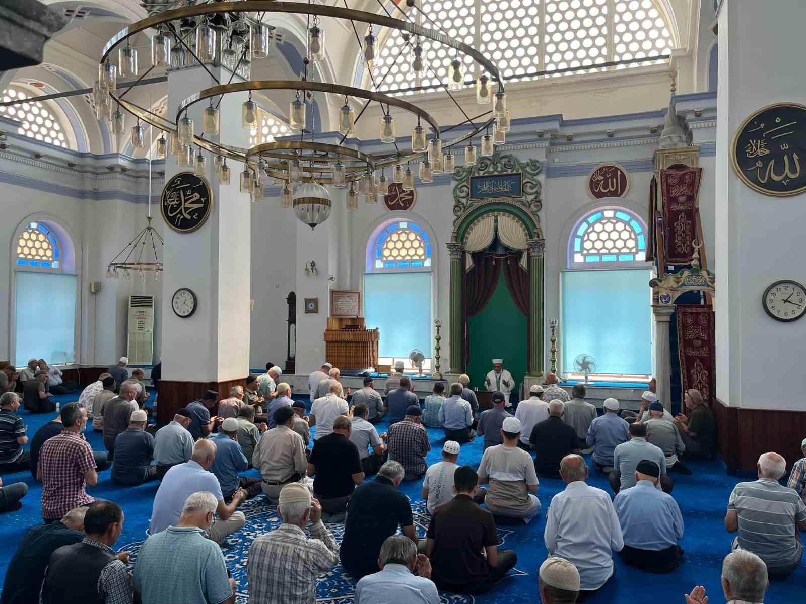 Burhaniye Kocacamide Mevlid Kandili programı düzenlendi