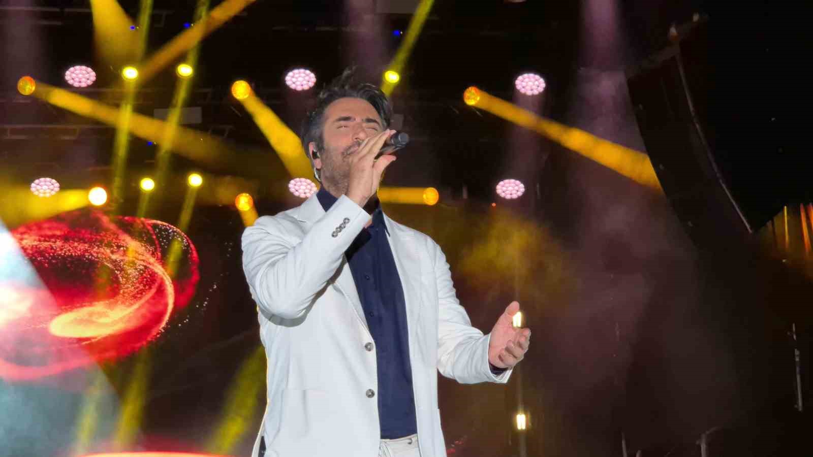 Tekirdağ&rsquo;da Mahsun Kırmızıg&uuml;l r&uuml;zgarı