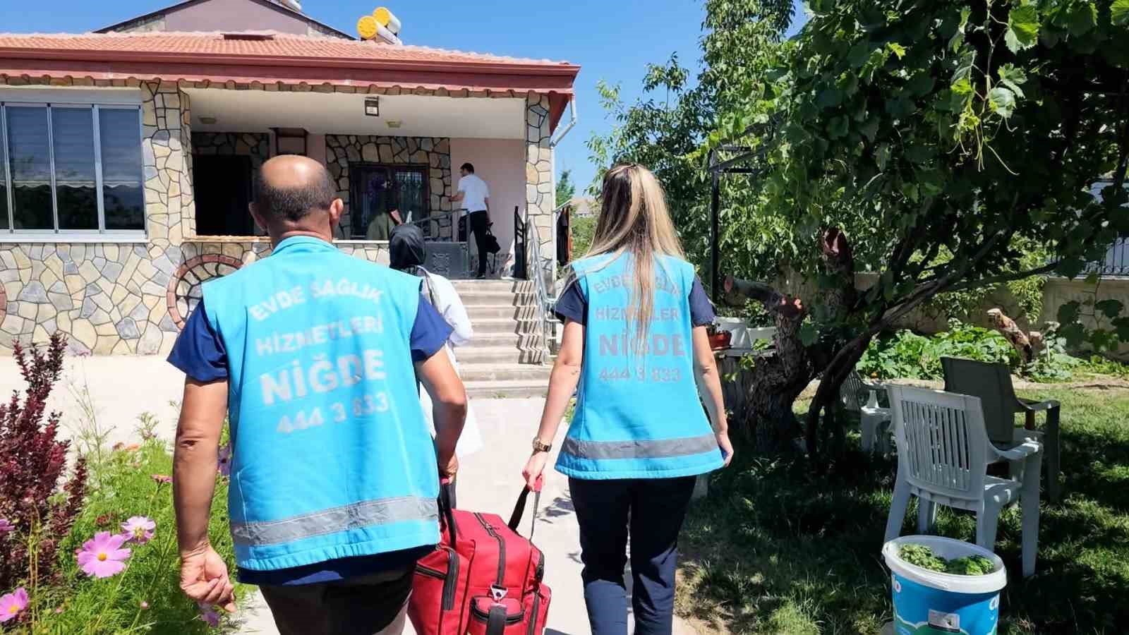 Niğde’de evden çıkamayan hastalar sağlık hizmetine evinde ulaşıyor