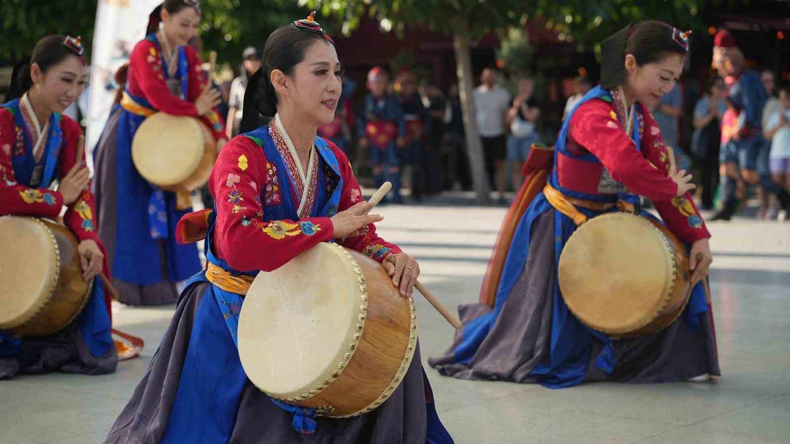 Halk dansları rüzgarı Bursa’nın dört bir yanını sardı