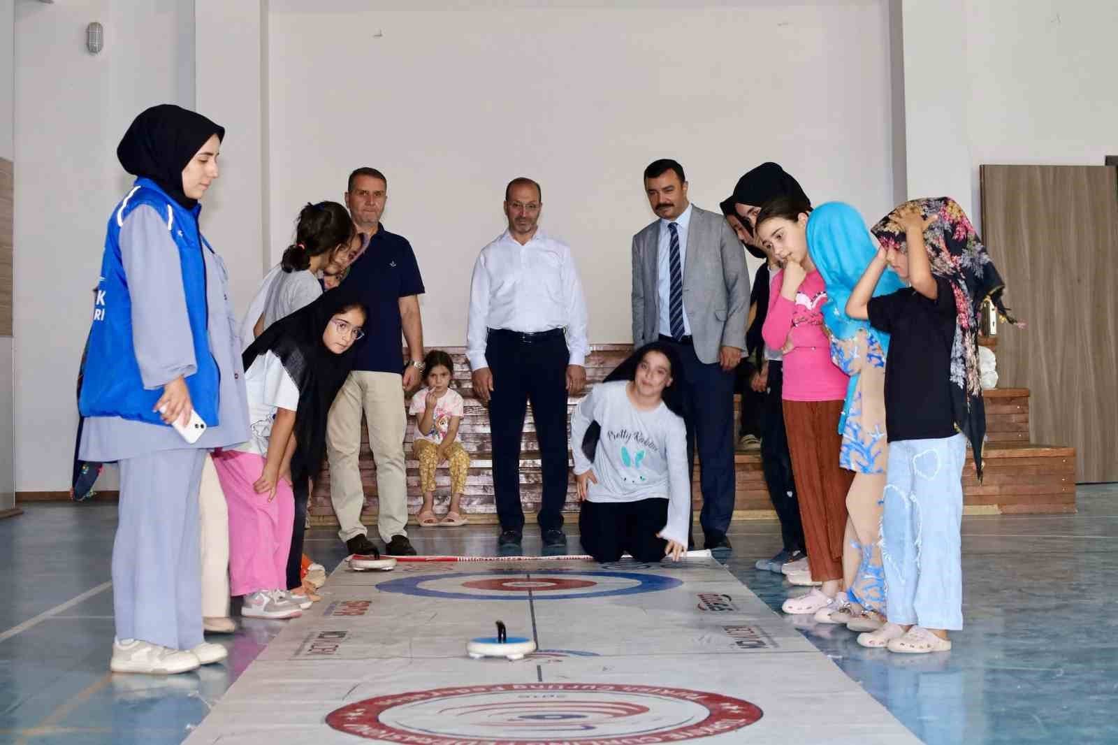 Kahta Kaymakamı Soysal yaz kulübü öğrencileriyle buluştu